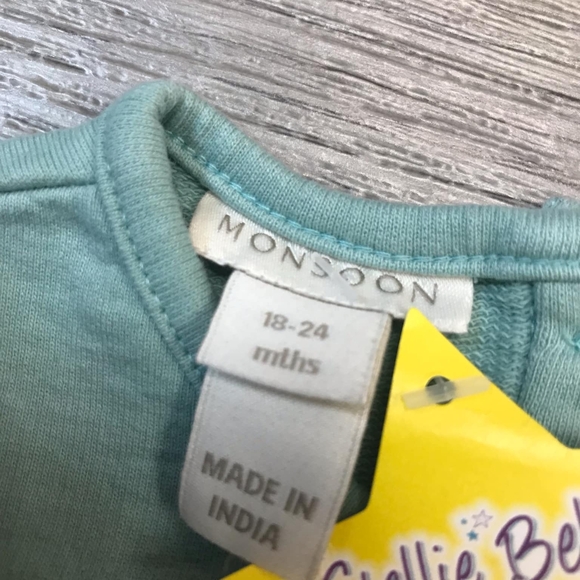 Adorable Green Bunny Embroidered Top - Picture 5 of 5